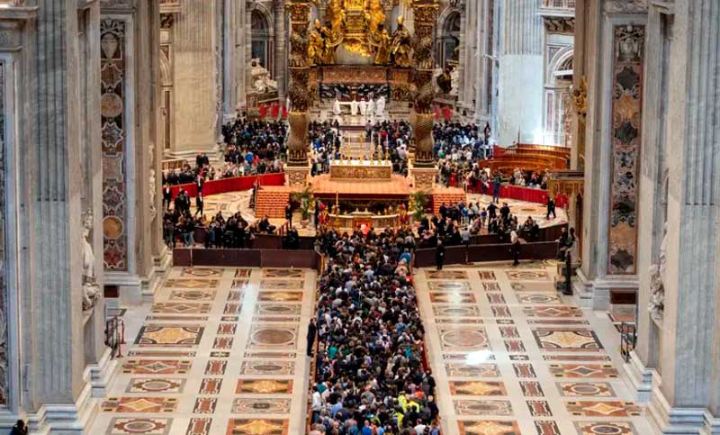 Cerró la capilla ardiente y 250 mil visitantes le dieron el último adiós a Francisco