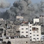 Mueren 25 palestinos, entre ellos niños, por un ataque de Israel contra una escuela que albergaba desplazados