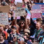 Tras un polémico fallo, una multitud en Londres ratificó su apoyo a los derechos de las personas trans