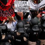 Un modelo que cierra con represión: palos y gases en una nueva marcha de los jubilados en el Congreso