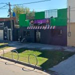 Asesinan a un hombre e hieren otro en una barbería en barrio Las Flores