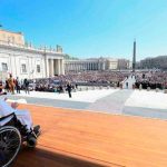 Papa Francisco se mantiene estable y comenzó a recibir visitas