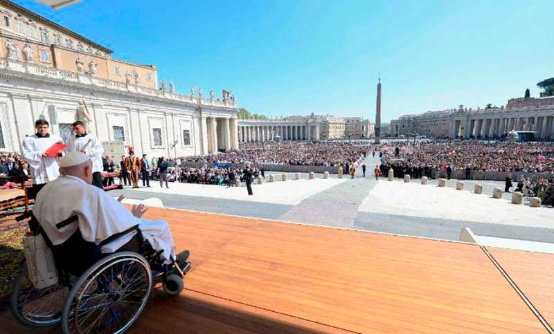 Papa Francisco se mantiene estable y comenzó a recibir visitas