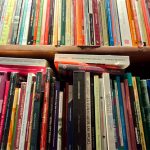 Lejos de la inmediatez tecnológica y cerca de la magia del papel: se celebra el Día Internacional del Libro