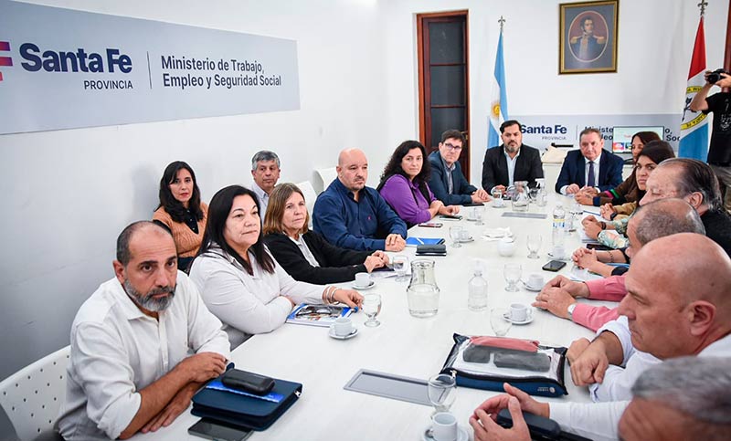 La paritaria estatal de Santa Fe se discute en distintos idiomas