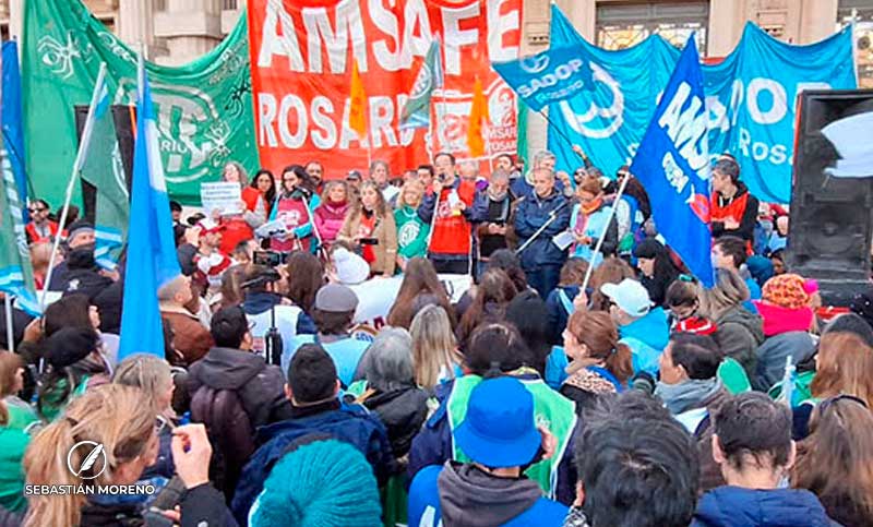 Con la mira puesta en la inflación, estatales y docentes santafesinos vuelven a la paritaria