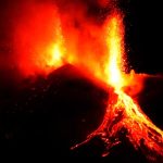 El volcán Etna volvió a entrar en erupción generando gran alarma en el sur de Italia