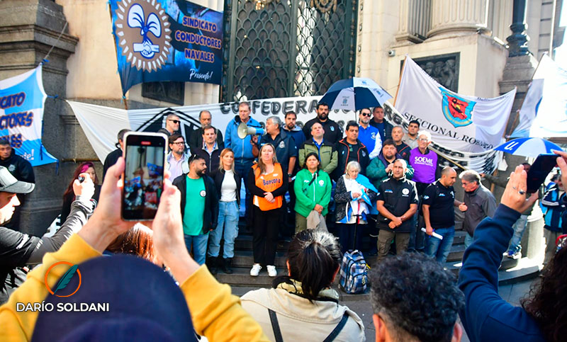 Nueva movilización de trabajadores a la Bolsa de Comercio por la defensa de la marina mercante