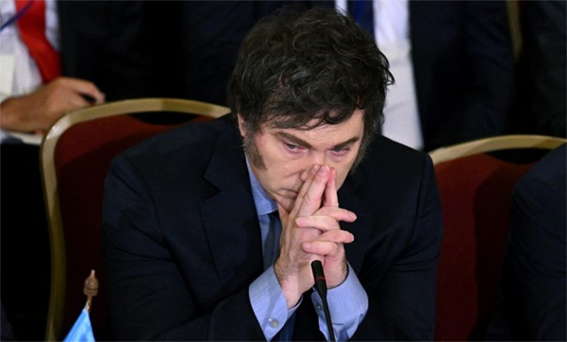 “Ensobrados a llorarlo”: Milei compartió una canción para continuar con el ataque a periodistas