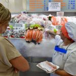Los supermercadistas encuentran una solución para el pago del bono pese a la presión del Gobierno