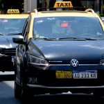 Proponen eliminar tasas municipales para taxis y remises