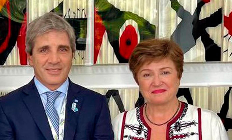 El FMI le envió un mensaje a Caputo tras el anuncio de las medidas de los dólares del colchón