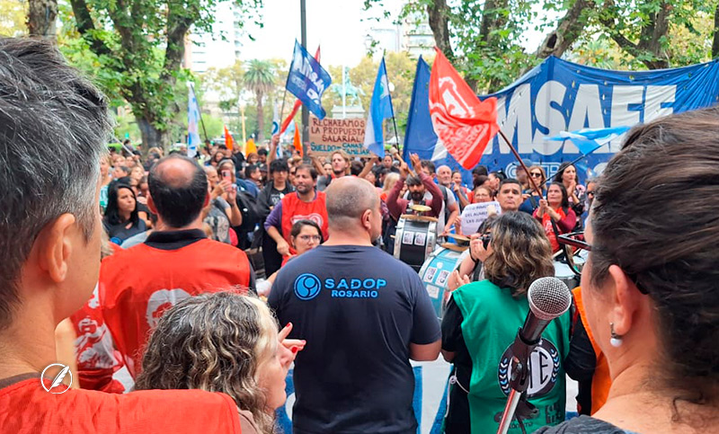 Los maestros continúan reclamando por salarios: «Hay docentes que tienen graves dificultades para llegar a fin de mes»