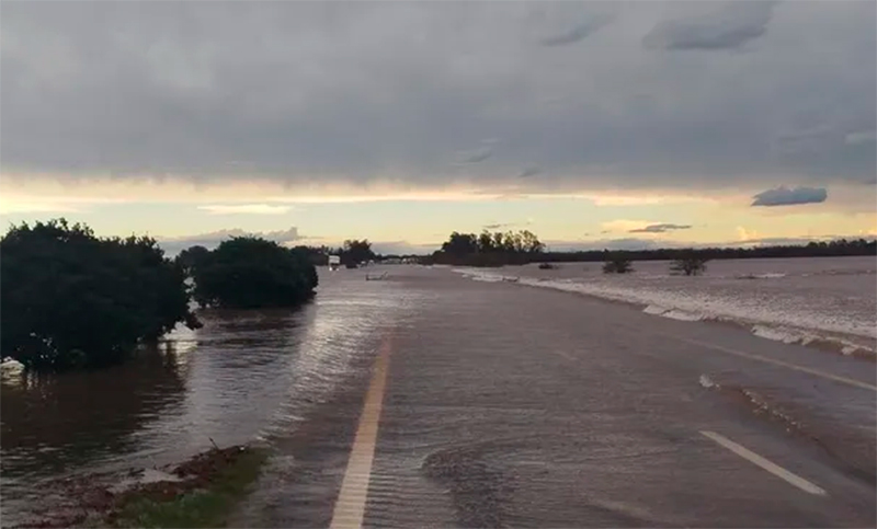 Sigue cortado el tránsito en la autopista Rosario-Buenos Aires: ¿qué desvíos tomar?
