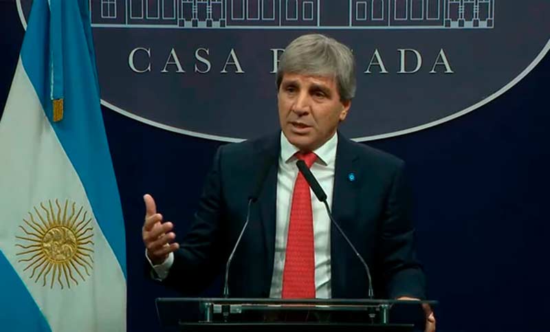 ¿Cuántos dólares tiene el ministro de Economía Caputo en cuentas del exterior?