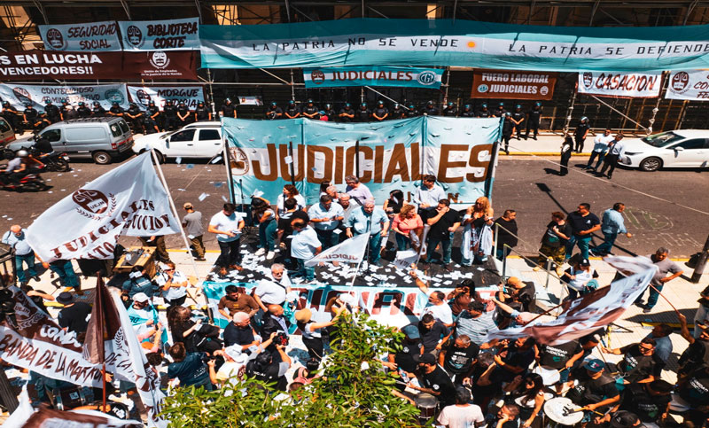 Banderazo y paro de 24 horas de los empleados judiciales por mejoras salariales