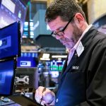 El proyecto fiscal de Donald Trump sacude a los mercados con una jornada negativa