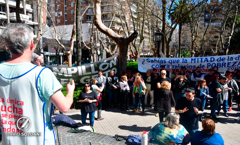 Los docentes universitarios paran los días 19 y 20 de mayo: «En un año perdimos cuatro sueldos»
