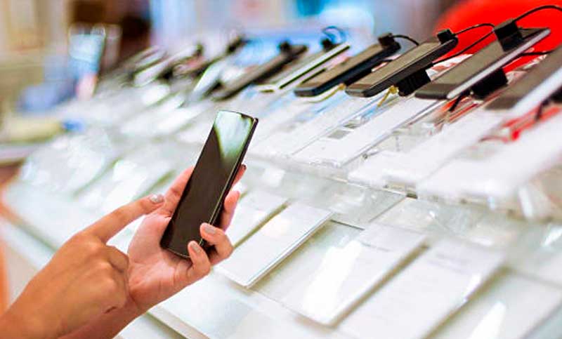 El Gobierno eliminará los aranceles de importación para celulares y reducirá impuestos a diversos productos electrónicos