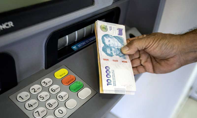 Sacar dinero del cajero puede costar hasta $5.000: ¿cuándo es gratis la extracción?