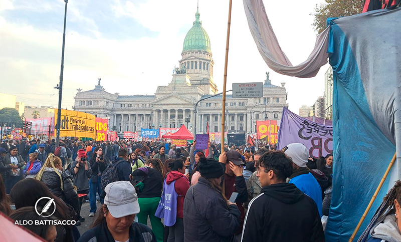 Se realizó la super movilización en el Congreso: jubilados, científicos, médicos y discapacitados defendieron sus derechos