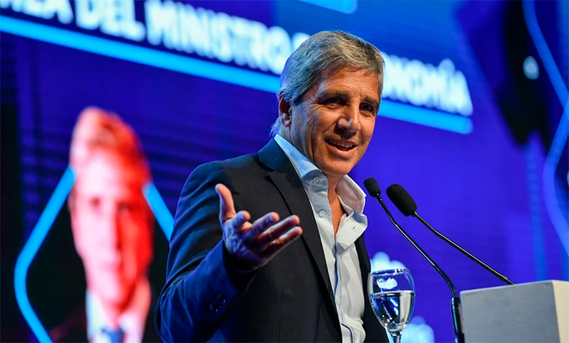 Mientras la actividad se desploma, el gobierno de Milei pidió a los industriales que “cambien el chip” y sean “más competitivos”