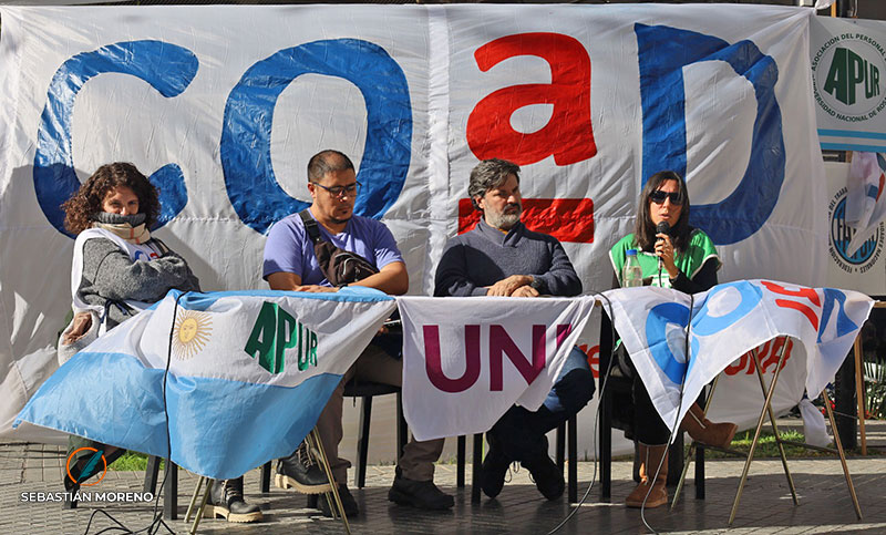 Universitarios a la calle: reclaman por salarios, ley de financiamiento y exigieron compromiso de los legisladores