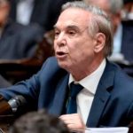 Pichetto advirtió al Gobierno que «octubre esta lejos» y ante la crisis «ya no es suficiente la baja de la inflación»