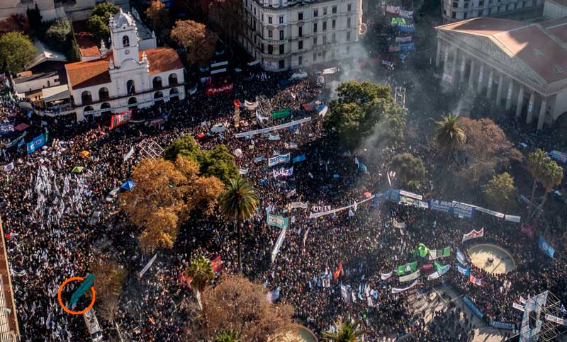Militantes, sindicatos y organizaciones sociales colmaron Plaza de Mayo en repudio a la condena a Cristina