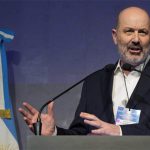 Sturzenegger celebró la destrucción de 50.591 puestos de trabajo estatales: “La motosierra es popular”
