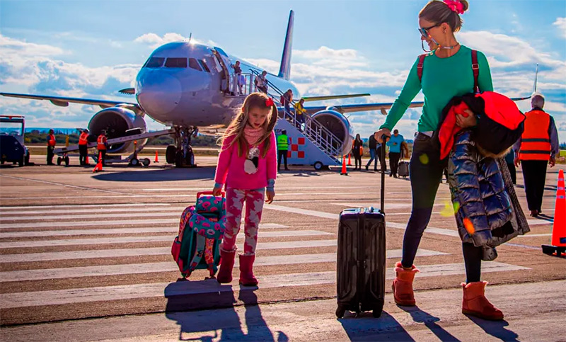 Crisis del turismo en el país: cada vez viajan más argentinos al exterior y llegan menos extranjeros