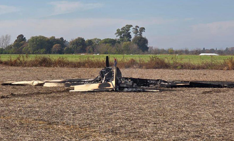 Llueven avionetas: ahora encontraron otra aeronave, quemada, en un campo cercano a Pergamino