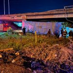 Cayó un camión en avenida Circunvalación y los bomberos debieron rescatar al conductor