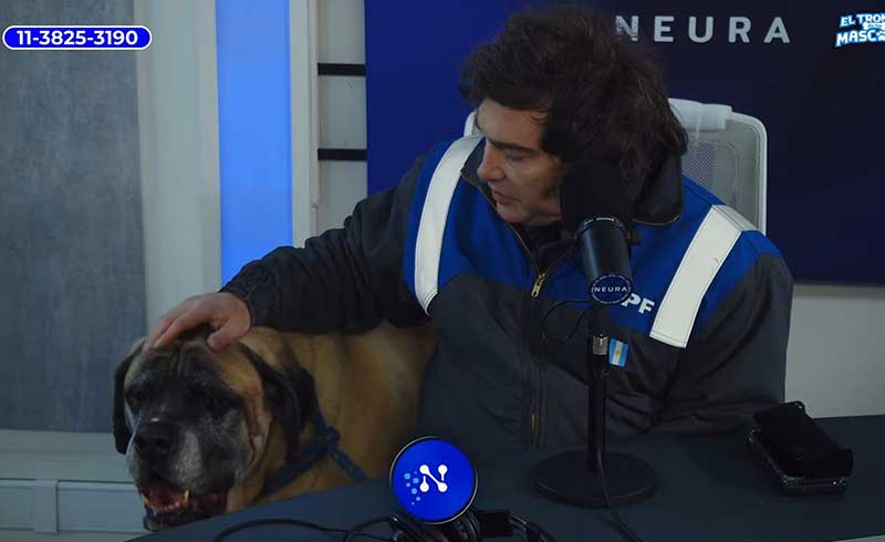 Milei visitó un canal de streaming, presentó a Conan y aseguró que “hay liberalismo para rato”