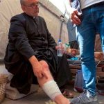 Israel bombardeó la única iglesia católica en Gaza: un cura argentino y otras 7 personas resultaron heridas