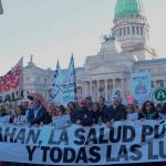 Multitudinaria movilización a Plaza de Mayo en defensa del hospital Garrahan y la salud pública