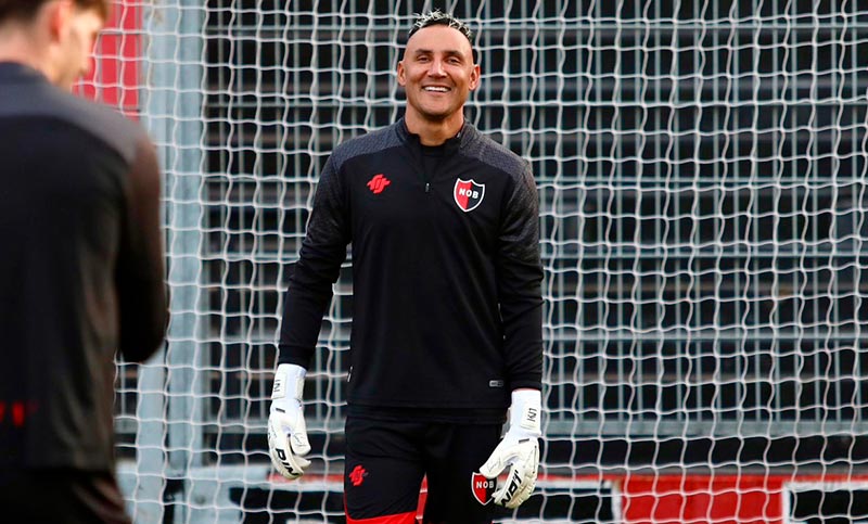 Keylor Navas volvió a Rosario, entrenó y será titular en Newell’s