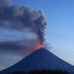 Tras el terremoto, entró en erupción el volcán ruso Klyuchevskoi