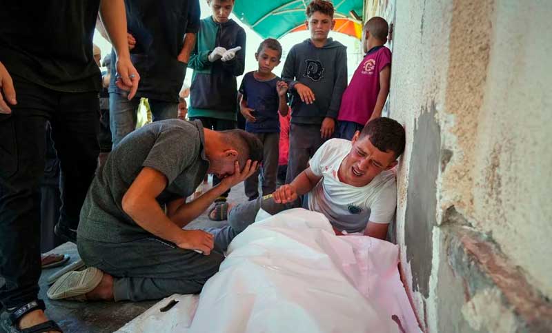 Israel ataca un centro de salud en Gaza: ocho niños fueron asesinados mientras esperaban por atención médica