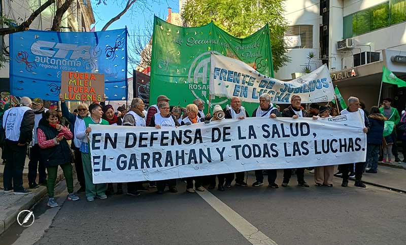 Reclamo en defensa de la salud pública y del Garrahan en Rosario