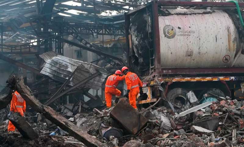 India: al menos 39 muertos y decenas de heridos por una explosión en una fábrica química