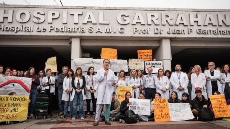 Bajo la consiga «el Garrahan no se apaga» profesionales del hospital realizarán una caminata de velas