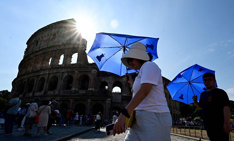 Europa: la ola de calor deja 8 muertos con temperaturas récord y se propagan incendios forestales