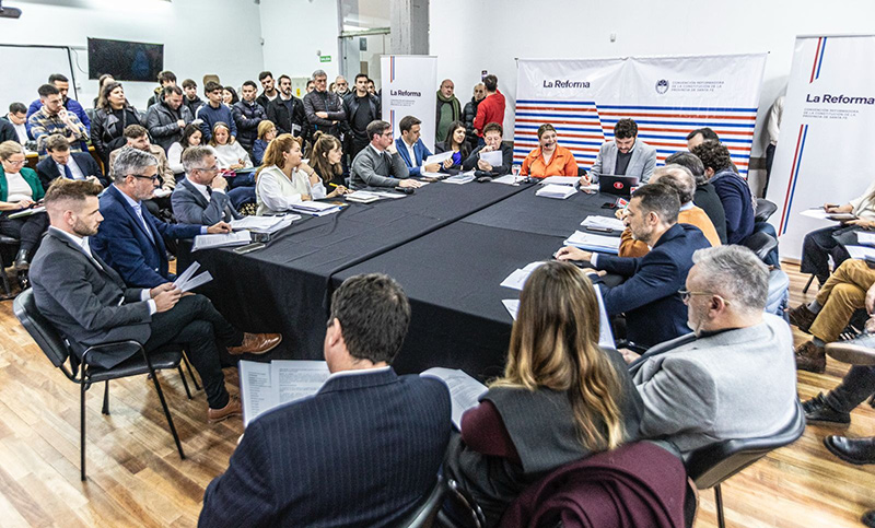 Autonomía plena, recursos y áreas metropolitanas en el arranque del debate sobre régimen municipal