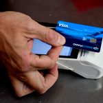 El endeudamiento avanza: casi la mitad de los argentinos paga la compra del súper con tarjeta de crédito  