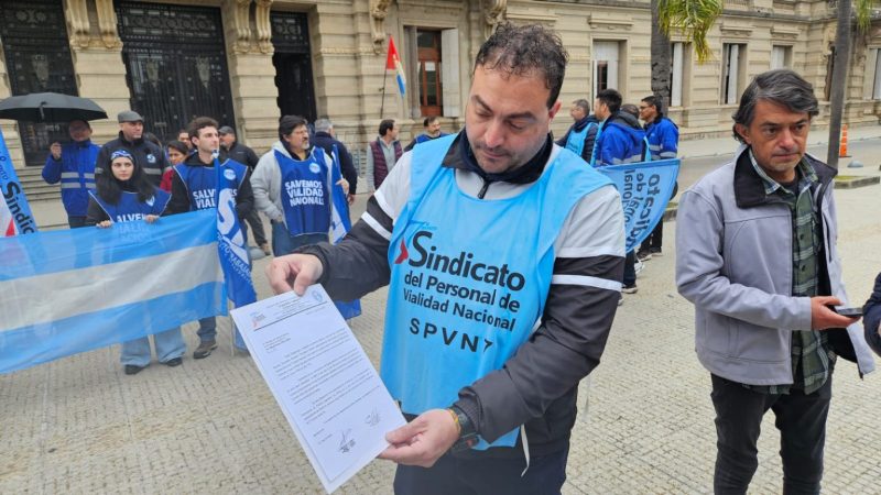 Trabajadores de Vialidad Nacional se movilizaron por sus puestos laborales