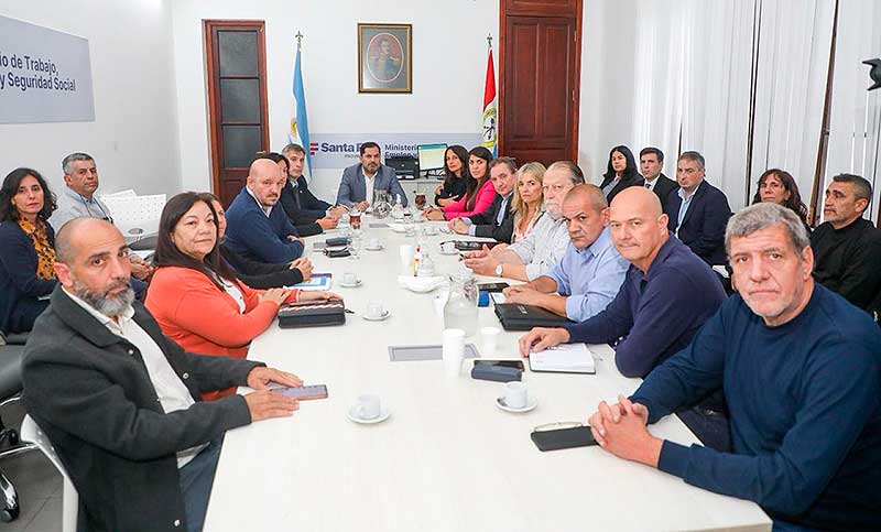 El Gobierno provincial convocó a paritarias a estatales y docentes para el próximo martes