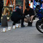 Microcentro: encontraron más de 50 vainas servidas alrededor de un contenedor