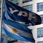 Argentina presentará un escrito para mantener la suspensión de la entrega de acciones de YPF