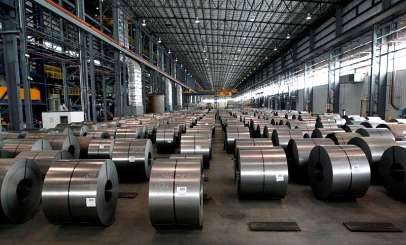 Estados Unidos amplía los aranceles del 50 por ciento a productos derivados del aluminio y el acero